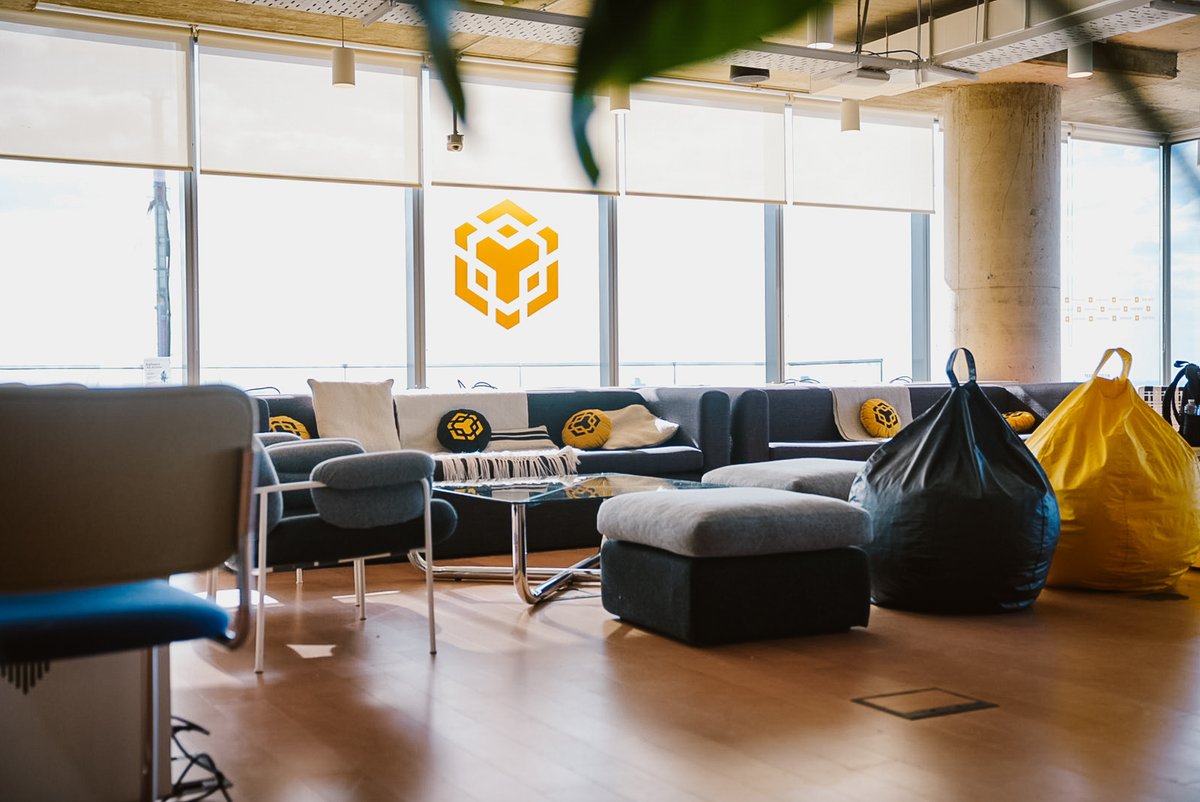 BNBCHAIN's tweet photo. Your next local BNB event could look like this 👀

Check out the BNB Guilds calendar for community events happening near you 👇
https://t.co/0DUlduCwAv https://t.co/Ahpdz98teM
