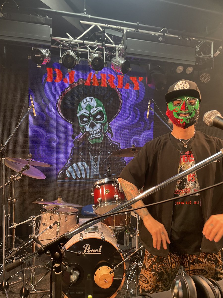 ARIMATSU128's tweet photo. 昨日　#yokohamarenybeta  ソールドアウトありがとうございました！
30年来の友人バンドCOTD、結成26年になる特撮との合同楽屋もわたくし的にとても楽しく落ち着く場所となりました！
ステージでのDJも気持ち良いのでまた演ります♪🤩
この夏の良き思い出作れました、ディーパーズありがとう😊 https://t.co/zfcC0miego