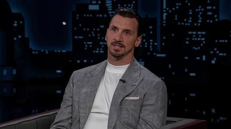 UTD_Seth001's tweet photo. 🚨Zlatan Ibrahimović on Didier Deschamps:

🎙️ Reporter: “Zlatan, what makes Didier Deschamps so successful in tournament football?”

🗣️ Zlatan Ibrahimović:

“Because he doesn’t coach the game everyone is watching. He coaches the game that’s about to happen.

Most managers wait for problems. Didier creates solutions before the problems even exist.

Look at tonight. Barcola wasn’t playing badly, but Deschamps saw something nobody else saw. He brought on Doue.

A few minutes later, Doue wins the penalty that sends France through.

People call it luck. It isn’t luck. It’s experience. It’s understanding the rhythm of a game better than everyone else.

That’s why his players trust him completely. They don’t always understand the substitution in the moment, but by the final whistle, they usually do.