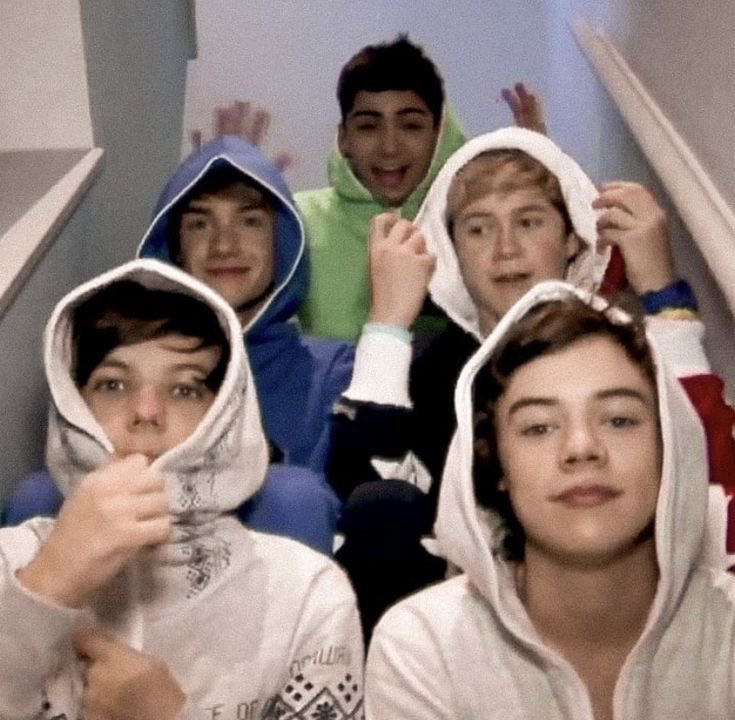orgastomlinson's tweet photo. a pior parte de amar a one direction é que nenhuma fase da vida conseguiu superar o que eu senti vivendo tudo aquilo em tempo real https://t.co/pRHRCl0R5I