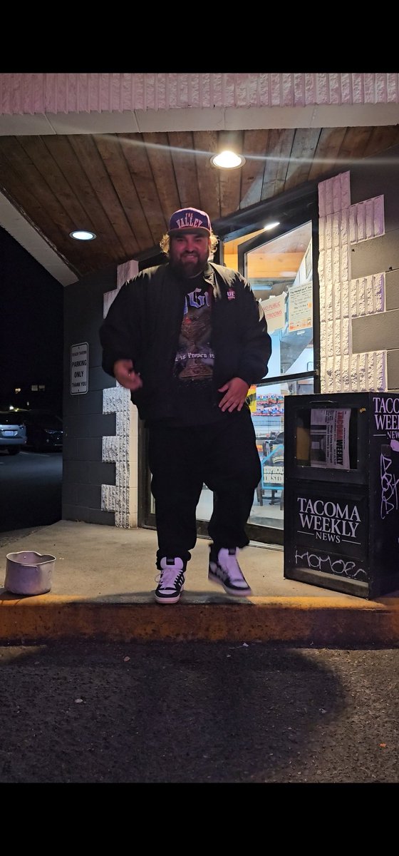 FuryBlurry's tweet photo. Club chilling https://t.co/AurCytlNl7