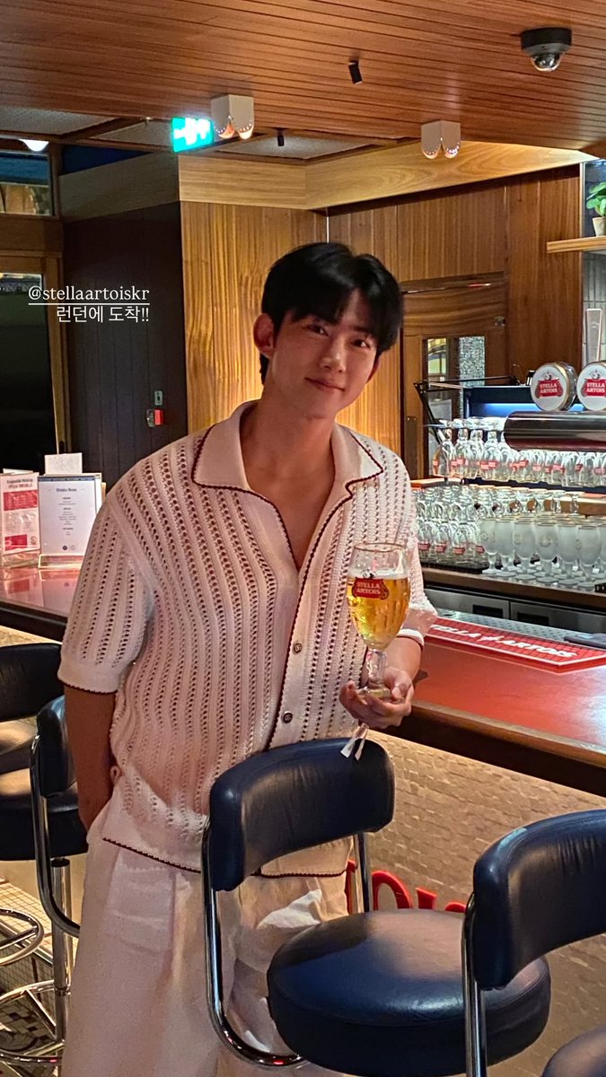 busannuya2's tweet photo. 옥택연 (taecyeonokay)인스타스토리 
260705

🐱 런던에 도착!!

너무 이쁘다 너무 이뻐 ㅜㅜㅠ

#옥택연 #TAECYEON #택연 
#テギョン #oktaecyeon #2PM
#StellaArtoiskr #스텔라아르투아 https://t.co/6DpeekmQNs