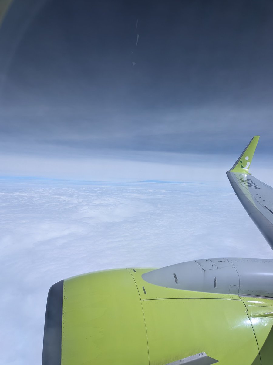 osamchang's tweet photo. 九州上空を飛んでたのだが、一面の雲だった。
大雨が心配です、、 https://t.co/H44rTR0dFM