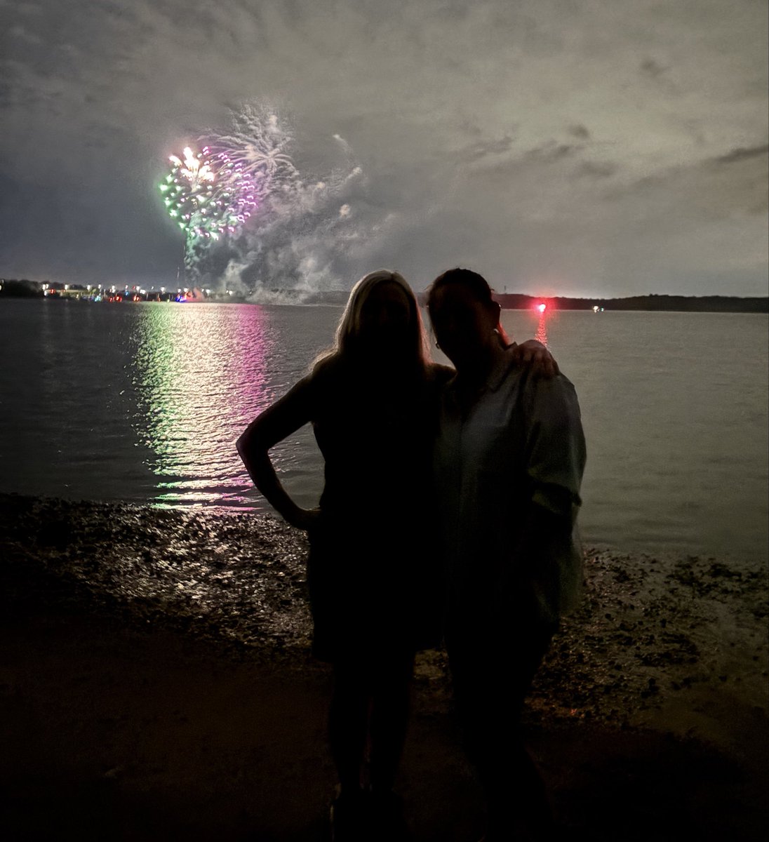 KHiggins_PI's tweet photo. Friends and Fireworks π§¨
πΈ Joe Svetina #usa250 #4thofjuly #fireworks #hopewellva #appomattoxriver https://t.co/kb0xH3Bz6Q