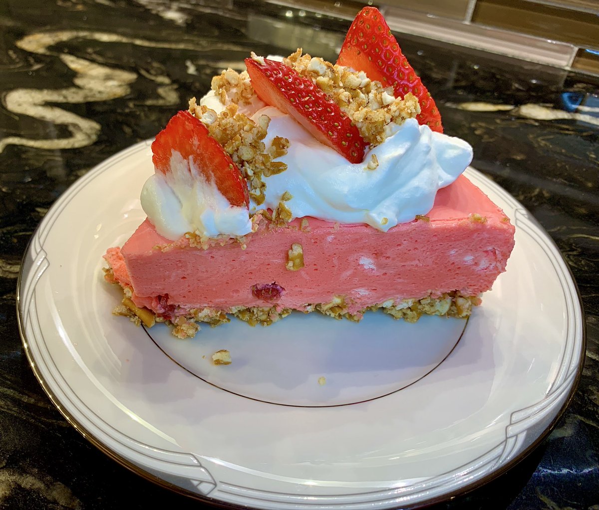 HammerHeadcases's tweet photo. Dessert was pretty “Sweet” - strawberry marsmellow cream pie with a pretzel crust and topping. Washed down with “Dolce” from @NickelandNickel 

#wine #winelover #winos #vino #twittersupperclub https://t.co/0CGmik4MmJ