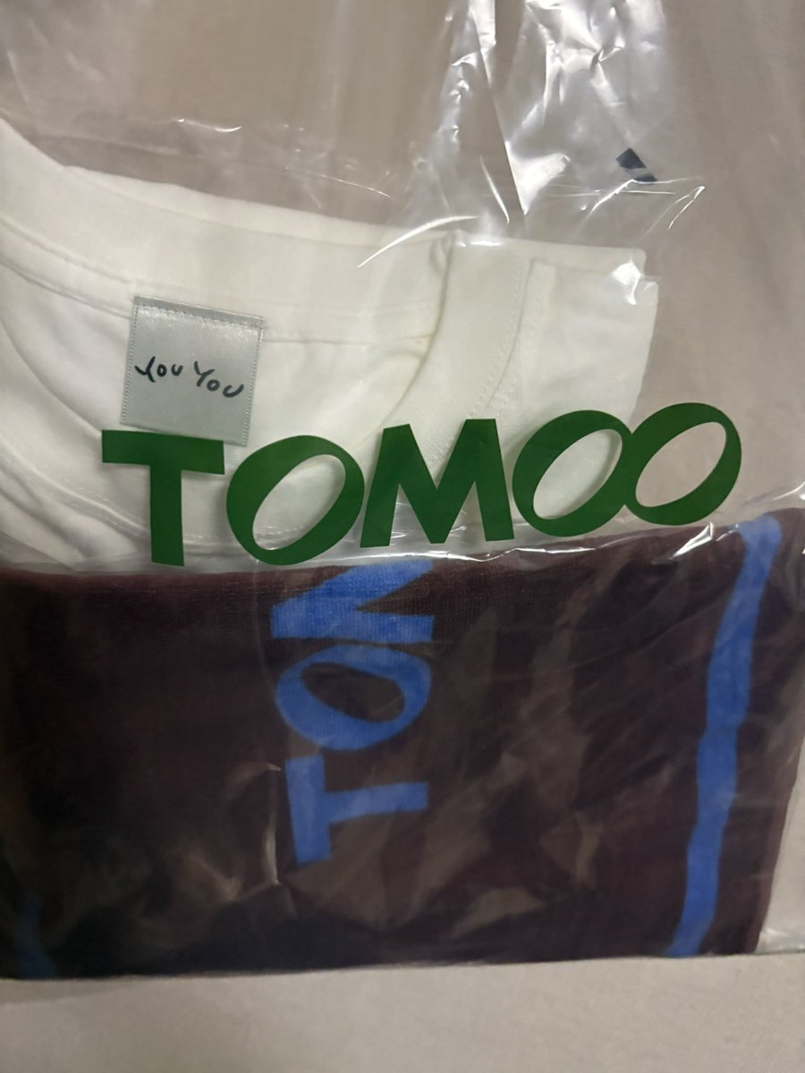 sea901's tweet photo. グッズ開場中買えるかなって思ってたら
長蛇の列で諦めて終演後に
ランダムキーホルダーとジンジャーのタオルは売り切れだったけど絶対欲しかったジンジャーキーホルダー買えてよかった
そしてTシャツとタオルもかわいい♡ https://t.co/pr0iXkhsov