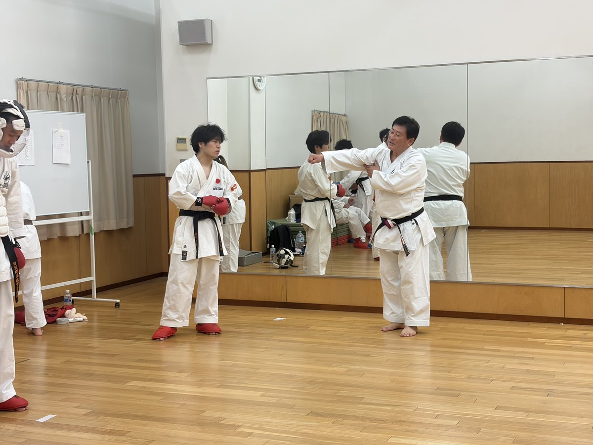 NichigeiKarate's tweet photo. 新キャプテンの新しい試みとしてゲームデーを設けました!

試合慣れや、練習した技を実践で使う感覚を掴む目的で定期的に行う予定です。

監督の審判のもとで各部員が新鮮な気持ちで参加した稽古でした。

#剛柔流空手道部 https://t.co/6VmxsQbk6x