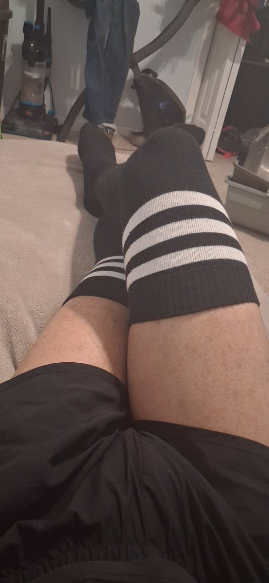 Zentangles_'s tweet photo. i took this after cleaning my room it was so nice and comfy :3 https://t.co/kvsDzDvNpC