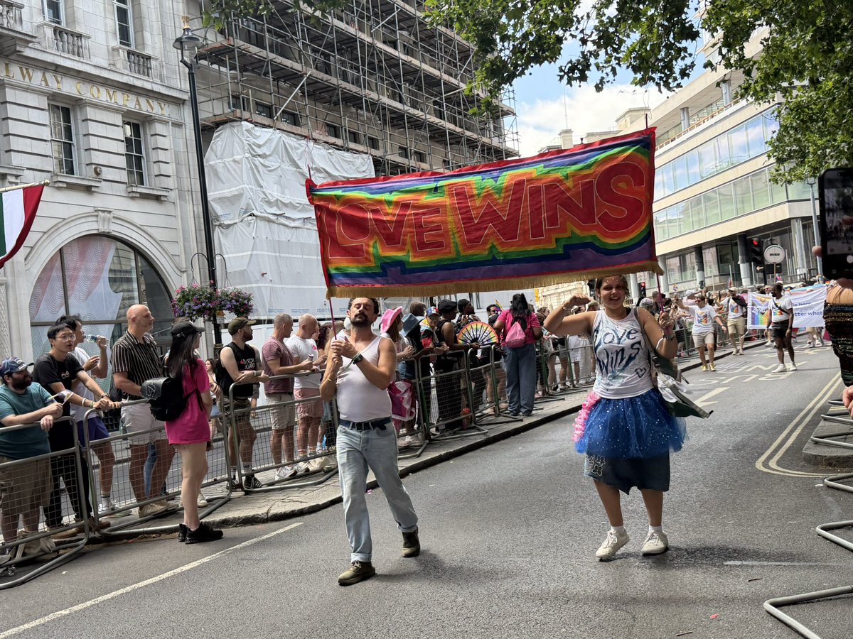 Junh241202's tweet photo. London PRIDE!!!!!
#londonpride https://t.co/PGnDfU3TIB
