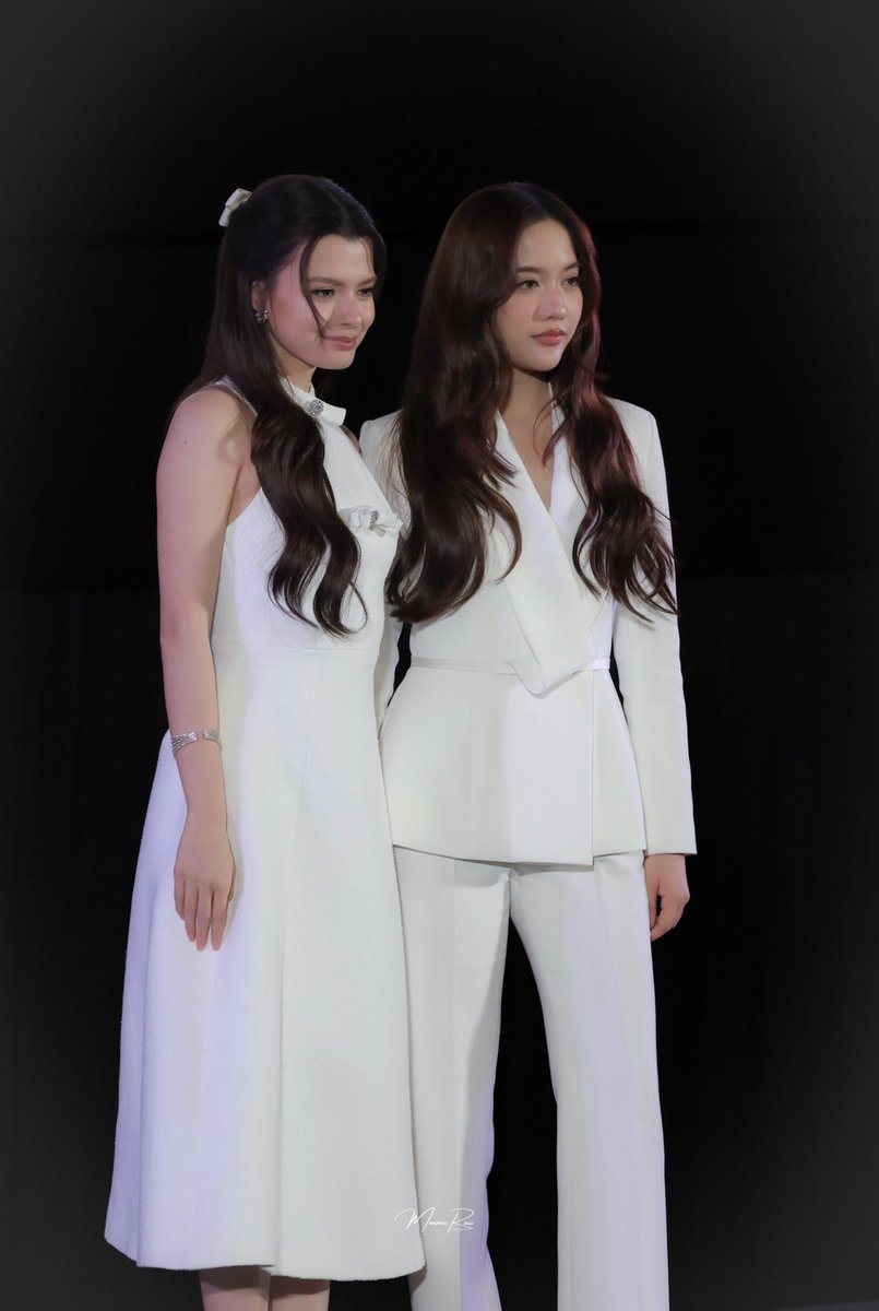 volandoami's tweet photo. Ellas son y serán siempre lo que quieran ser, pero juntas pueden no solo conquistar, sino transformar al mundo en algo mucho mejor 🫶✨🔝🌷🧚

THE AIR FINAL EPISODE
#เสน่หาวาโยตอนจบ
#FreenBecky #ฟรีนเบค https://t.co/3phtp2HT0u