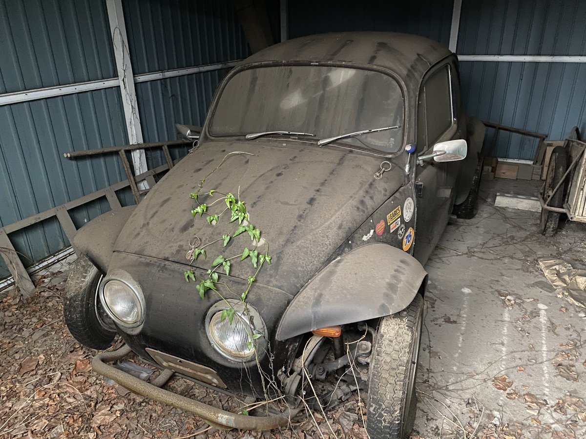 Golden_cat68's tweet photo. 祖母の空き家解体が概ね決まったので納屋に置かせてもらってた車を引っ張って来た
長年放置してたので「Forza Horizon」とかのバーンファインド状態になってたのね

30スカイラインが売れたら直して乗ろうか検討中 https://t.co/7eUOWHrWUi