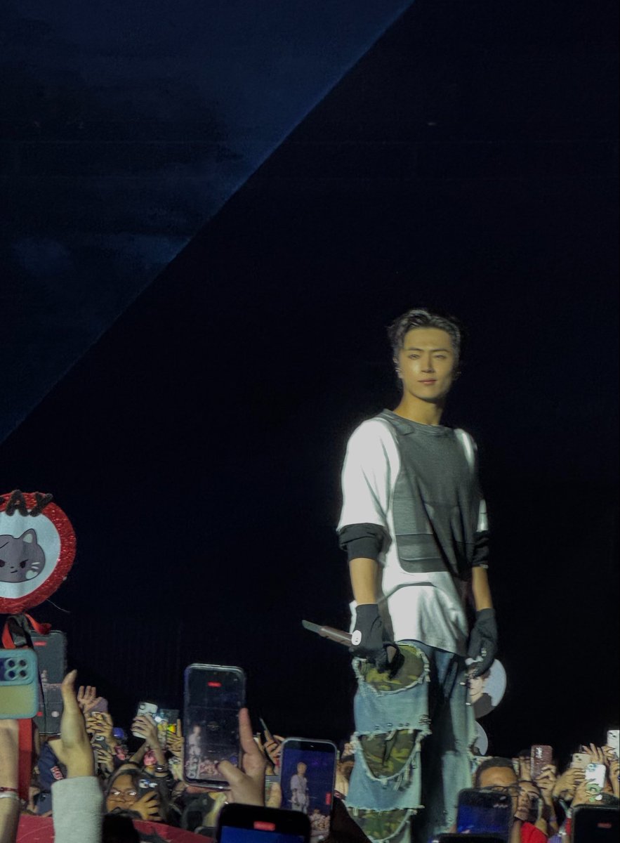 luli_stargirl's tweet photo. ME TREMI INTEIRA E A FOTO SAIU TODA CAGADA MAS QUE HOMEM LINDO PQP

#EN_WORLDTOUR_BLOODSAGA https://t.co/mEtkFlQvsf