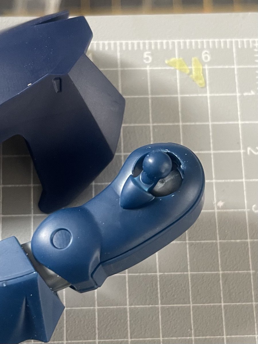 ARS42141095's tweet photo. あっぶね〜
ハンブラビのサイドアーマーの接続軸折りそうになった😨アーマーや足とか付ける時力入りがちな場所の後ろに空間あるか���気を付けないと
#ガンプラ #ハンブラビ https://t.co/hfGWzpCXGd
