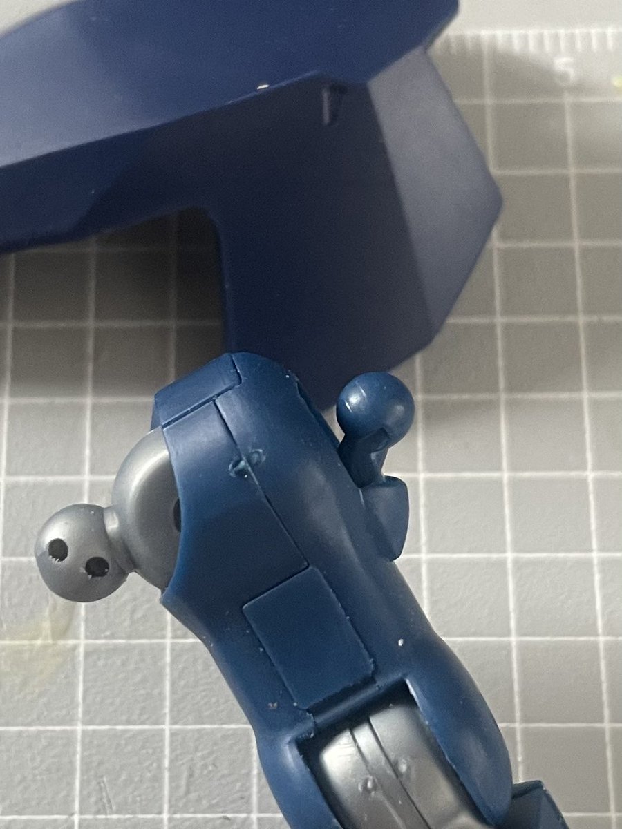 ARS42141095's tweet photo. あっぶね〜
ハンブラビのサイドアーマーの接続軸折りそうになった😨アーマーや足とか付ける時力入りがちな場所の後ろに空間あるか���気を付けないと
#ガンプラ #ハンブラビ https://t.co/hfGWzpCXGd