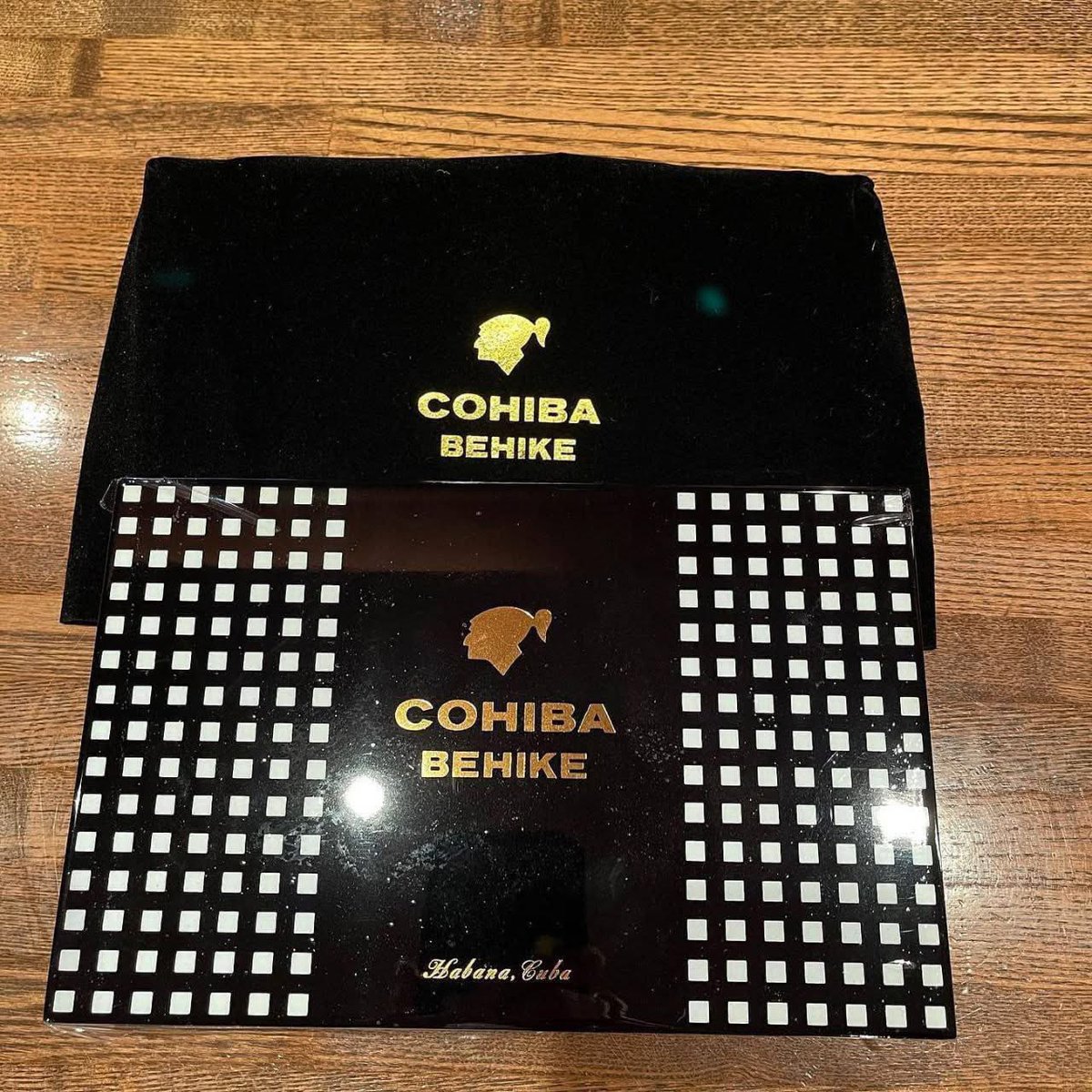 Jennifercigars's tweet photo. Freedom smoke: Cohiba Behike 52 🇺🇸💨
Celebrating with rare selections available 🇨🇺🔥
Independence Day drop 🇺🇸💨 https://t.co/0peUfejvto