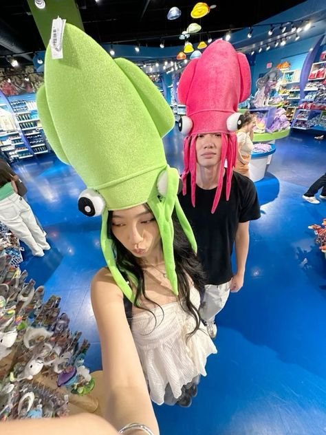 vinsmokket's tweet photo. Eu não sei fazer esses negócios bonitos de feliz aniversário, mas eu sou muito grata por ter vc como um irmão. Você é algo que eu nunca busquei, porém era algo que eu precisava ter. 

Sua amizade é tudo para mim, eu amo compartilhar meus momentos com você. 

Eu te amo, ren. 💕 https://t.co/0UbceyFl9v
