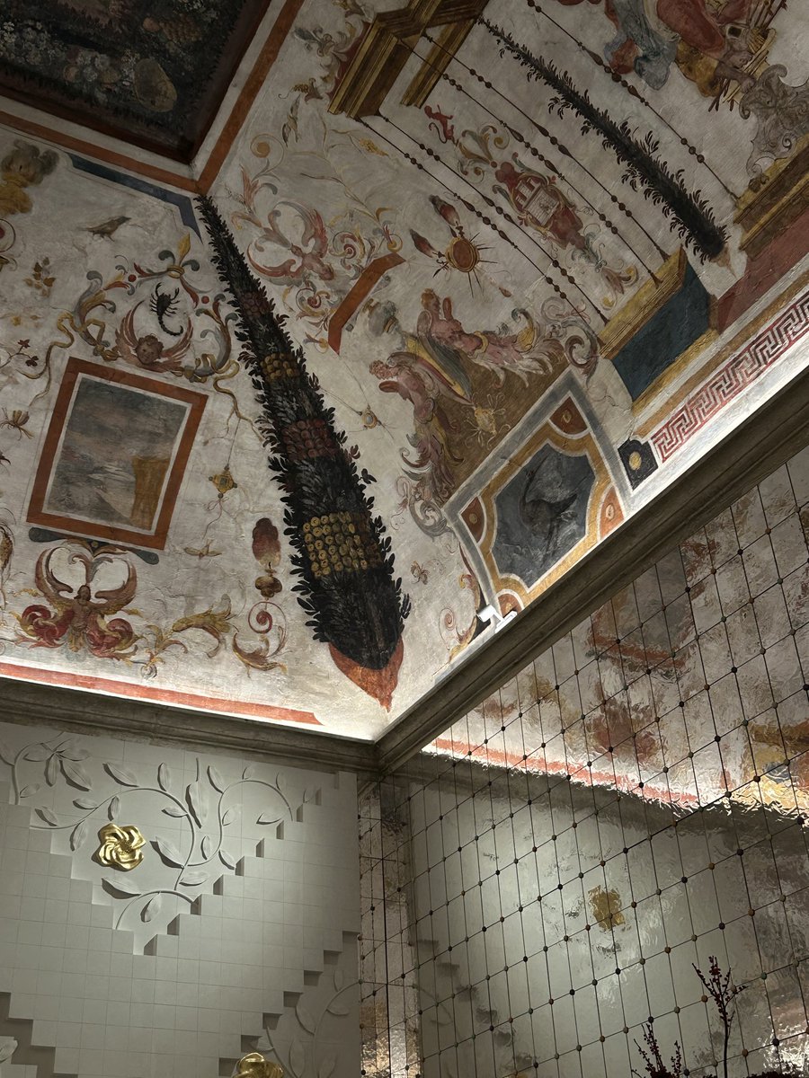 srnl111's tweet photo. Can confirm, it’s so fun and opulent https://t.co/JhCn3BpKro