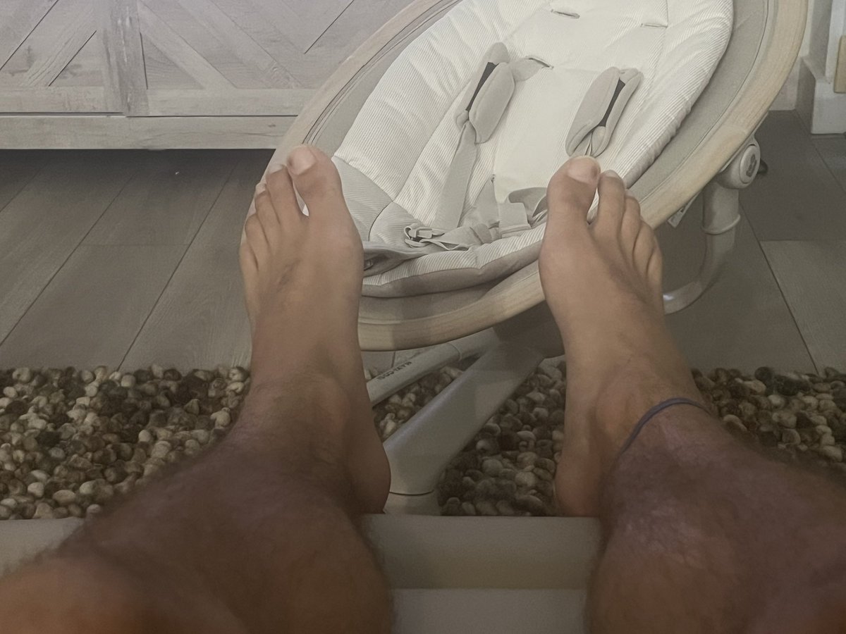 hunkyfeets's tweet photo. Hunkyfeets checking in #findom #malefeet https://t.co/e6acepa7TK
