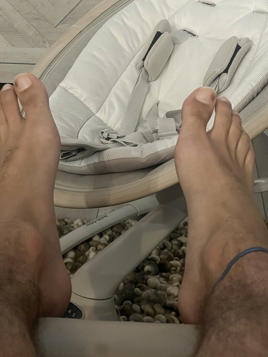 hunkyfeets's tweet photo. Hunkyfeets checking in #findom #malefeet https://t.co/e6acepa7TK