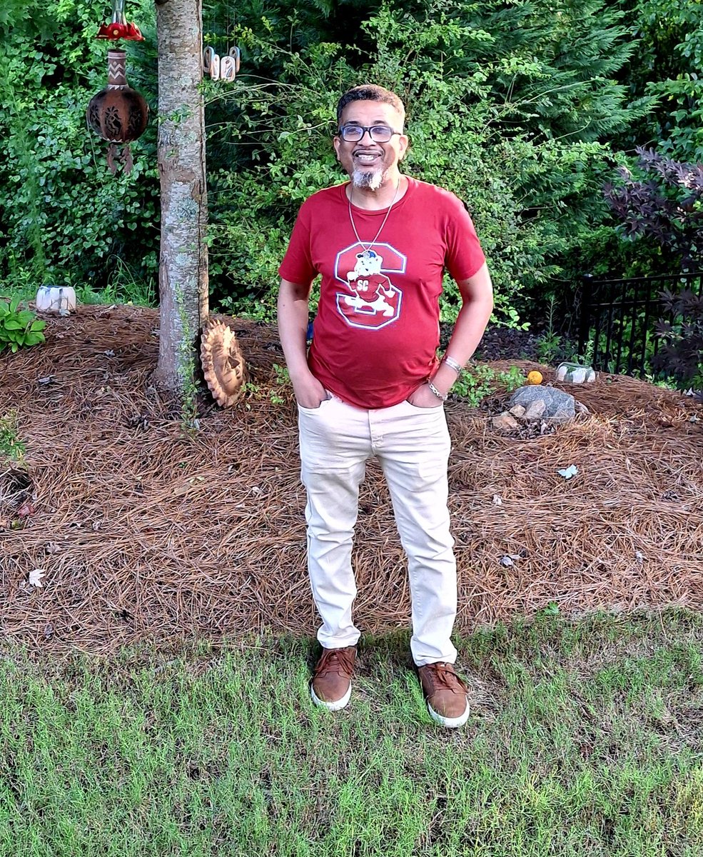 Jimmy_Harper's tweet photo. Good evening, everyone! ❤️🤍💙 Happy 4th of July! 🇺🇸 Representing South Carolina State Bulldogs with pride, gratitude, and a smile. May your evening be filled with peace, joy, laughter, kindness, and safe celebrations
#Happy4thOfJuly #SCStateBulldogs #BulldogPride #TheSmileMaker https://t.co/7lGjxHSao7