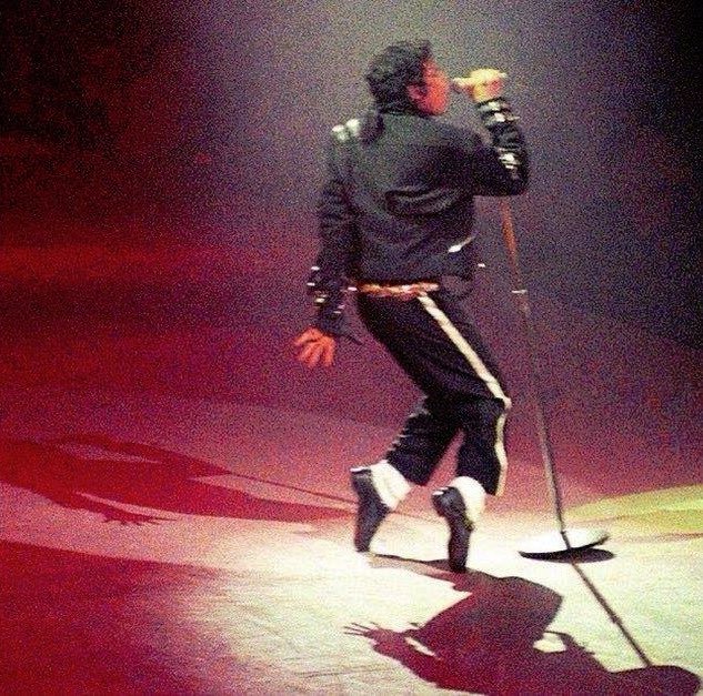lovelyonemj's tweet photo. Rare pics of Michael during the Bad Tour, 1988 ♡ https://t.co/CRz8Bx4WFb