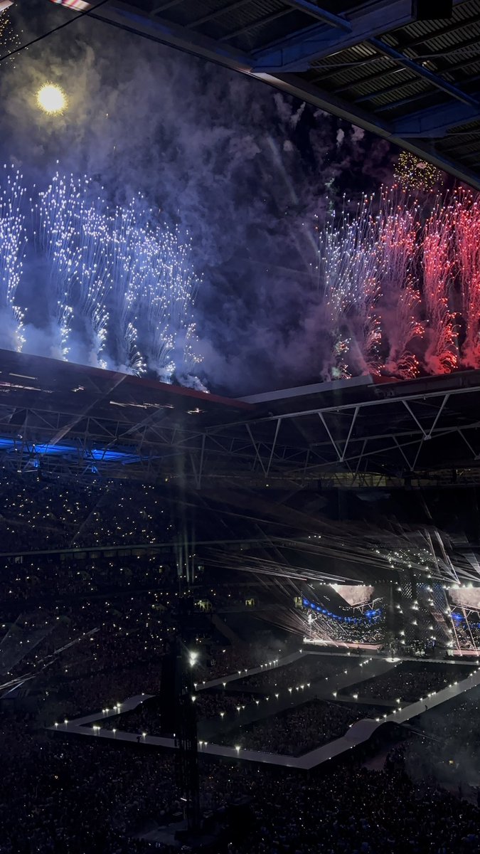 hrrysmullet's tweet photo. these fireworks will be what replay in my head in my final moments https://t.co/J0NbJOmsXP