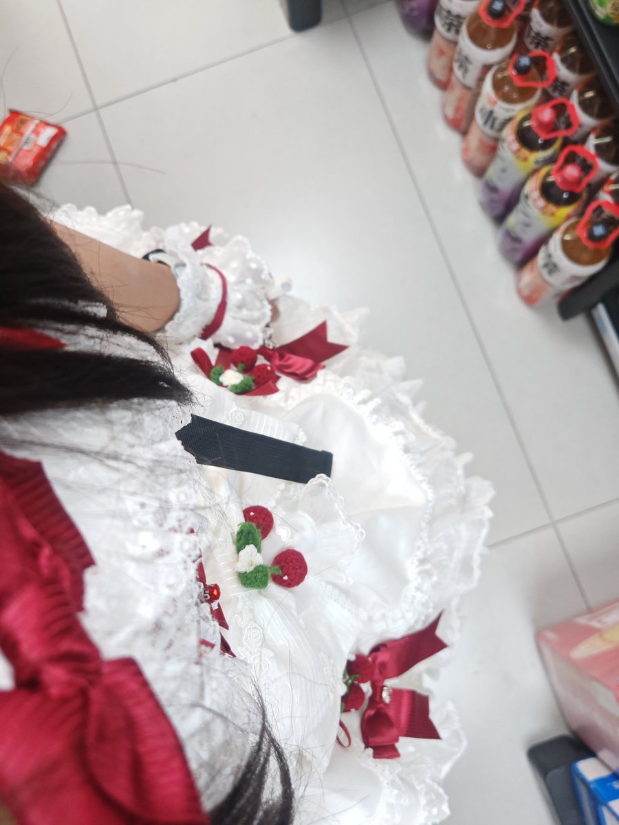 ty112300's tweet photo. 之前期末考忙着，刚好VPN过期了，终于忙完了嘿嘿嘿。然后穿着lo裙出去了。emm昨天拍了证件照，报了教资考试。我将会有一个忙碌的暑假 https://t.co/WyXPc5xQWo