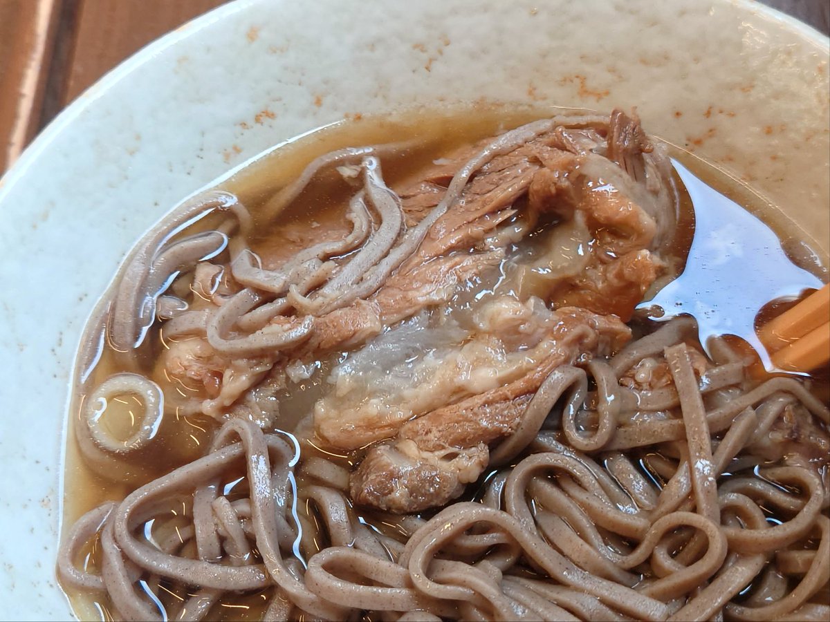 yaya_ima1253202's tweet photo. 久々に食べに行ったら高すぎる、ここ大盛り無いの���高い!
山賊焼き蕎麦辞めて隣の、見たこともないメニュー「#コラチャーそば」850円
これも高いけど食べます。
#丸政小淵沢店
#小淵沢駅
💜ほなみ@honuhonu222
#ほなと一緒
#D_CORE
#そばととるのがいいと聞きました https://t.co/FGl8znCWIs