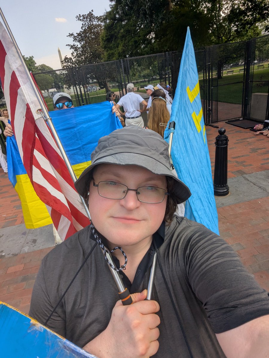 ukrainerallydc's tweet photo. Join us again tomorrow Sunday at H Street and 16th St by Lafayette Park from 3-5pm. Happy 4th of July!
Call your members of Congress and tell them to support Ukraine!
#CrimeaIsUkraine 🇺🇸 🇺🇦 https://t.co/XnWe6rXyY1
