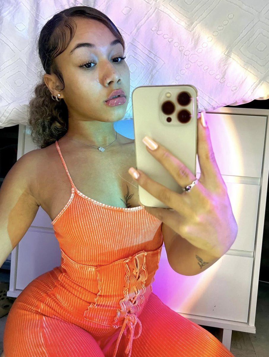BriellaDeluxe's tweet photo. Open your wallet and remember why youβre here. π§‘π§‘πππ«π«
#findom #goon #joi #sph #loser #paypig #latina #cuck #facetime #simp https://t.co/WWN2TWybU7