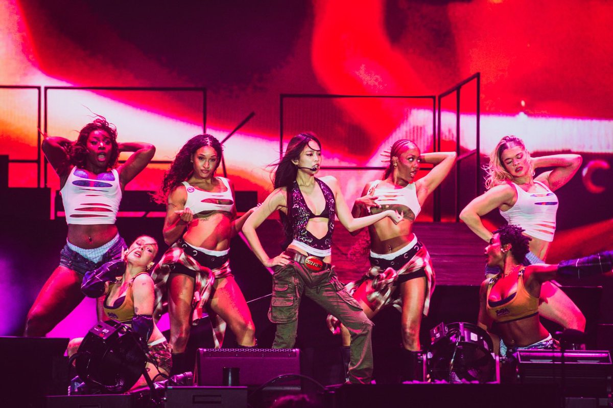 JennieDCGallery's tweet photo. 260705 #JENNIE at the 2026 Open’er Festival in Poland (cr. piotr_tarasewicz) https://t.co/mgffUdslxf