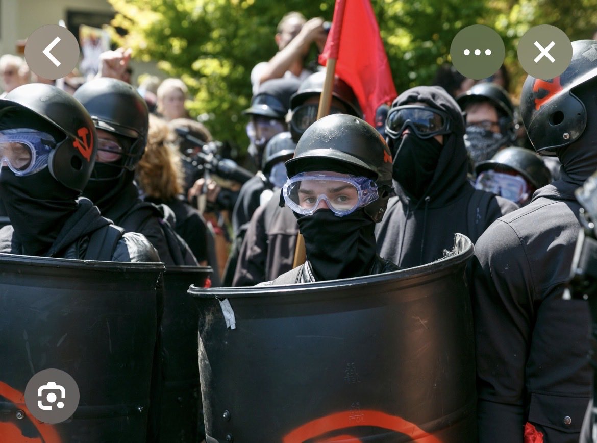 MLStroud57's tweet photo. @DarrigoMelanie This group of Socialists &amp; Communists carried communist flags and created riots. https://t.co/l78dhD0MbU