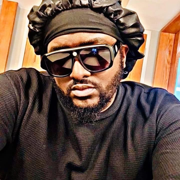 Daddyyo910910's tweet photo. A bitch that be rocking a bonnet. Could never beat me in a rap battle. David Eli Ruffin your new name Ms.Nigga. BÄM come get lil Kim daughter. August 15th I’ma smoke this bisexual Texas ranger 😂😂😂😂 https://t.co/8aGI2o1m4e