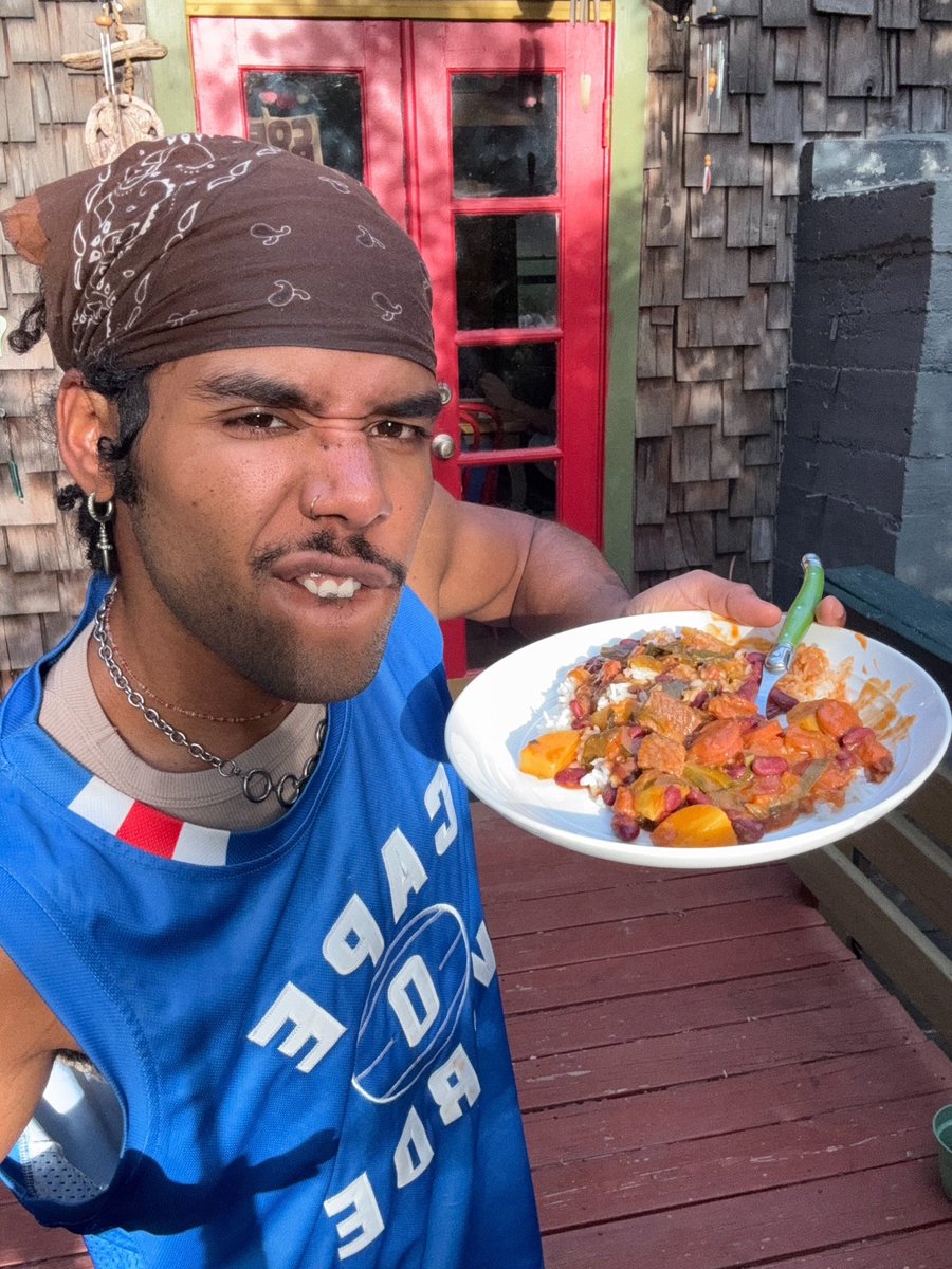 KyleDion's tweet photo. you guys don’t understand, growing up it was so hard to explain to people where my family came from. I always got the question “what are you” and saying i was Cape Verdean came w/ a whole ass speech about what  and where it’s was. NOT ANYMORE. https://t.co/OIMZUgVz0R