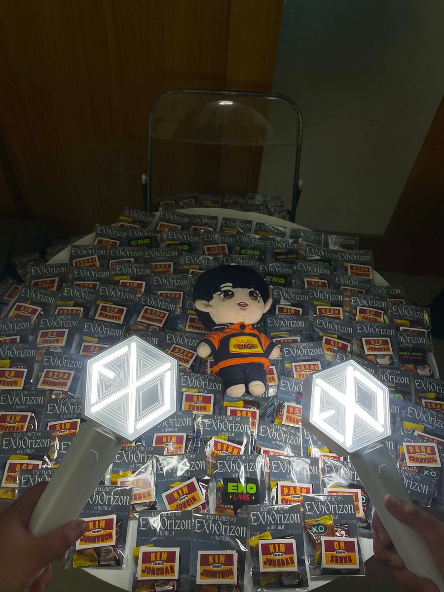 atthaphol_'s tweet photo. See you mamaya guys!!!! Pag nakita niyo si yelling doll just approach me!!!! 

Day 2 Freebies for #EXhOrizoninManila 💙 https://t.co/KEH0HkrLBw