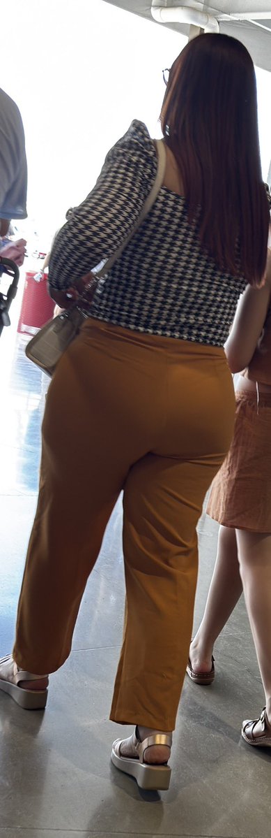 CarnesTrc's tweet photo. Y para terminar con Costco, otra señora nalgona que se carga tremendo pedazo de filete 🥩🤤
Traía tanga 🔥 https://t.co/06wArE0oR5