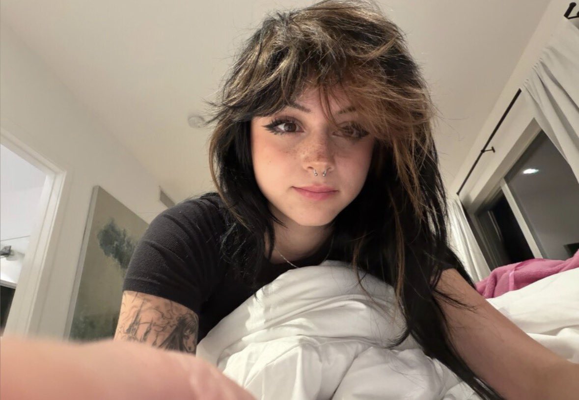 wrjaer's tweet photo. mommy jules just made me burst and i liked every second of it and im so happy that i was the one that she helped tonight https://t.co/Eelxq2nw2e