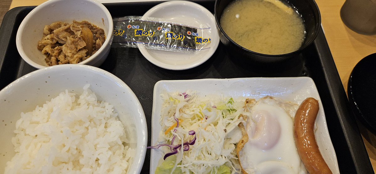 こちらが、E2運営→D3運営に変更になった日に食べたソーセージエッグ