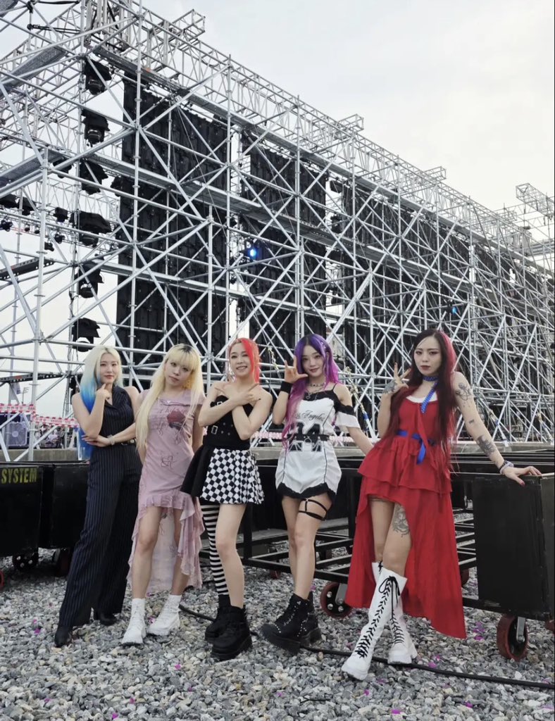 jayoungswifey's tweet photo. 🤍🤍 https://t.co/gWGxYM5s9x