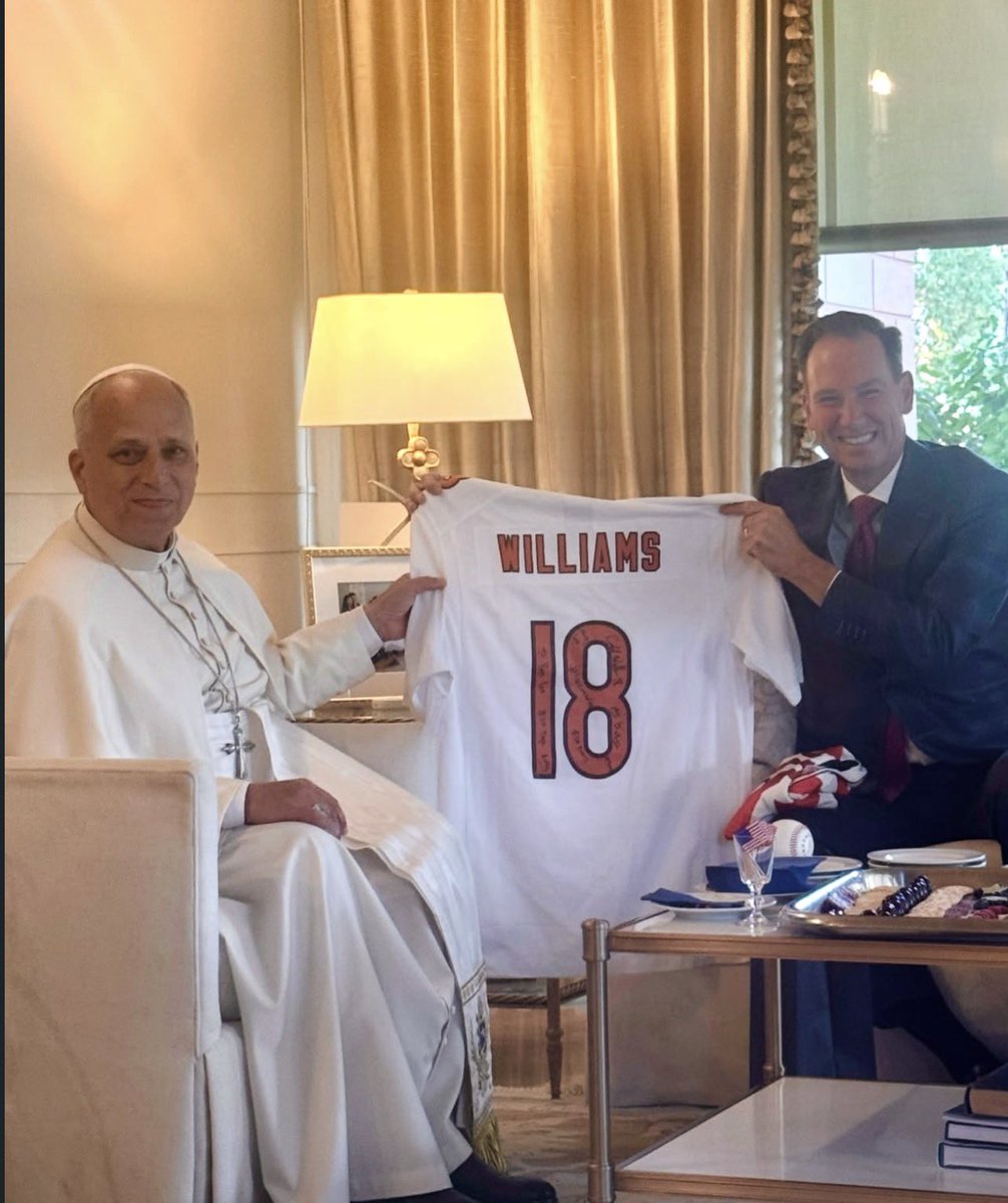bearszn's tweet photo. Bears QB Caleb Williams gifted Pope Leo an autographed 18 jersey for the 4th of July. 🇺🇸

Check out the white jersey. Nike rivalries leak? 👀

via @calebcaresfdn https://t.co/h2QXfuFHaR