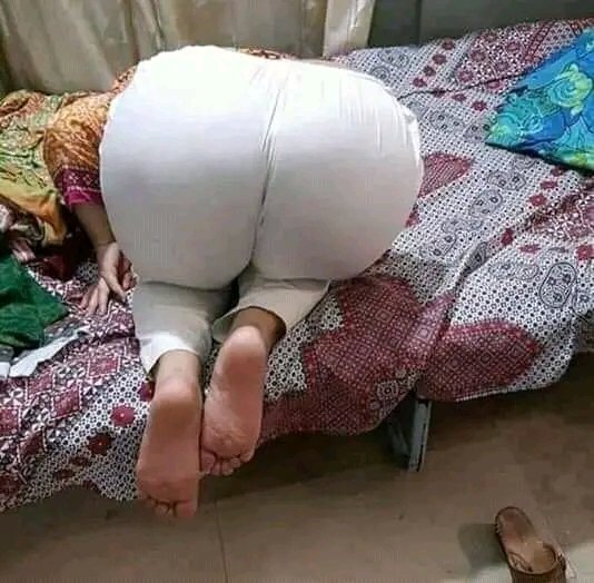 randibusra0786's tweet photo. Sab sa zyada Moti gand wali kis kom ki hai 
1 pahtani 2 Balochi 3 Sindhi 4 Panjabi https://t.co/DVPt8xblVJ