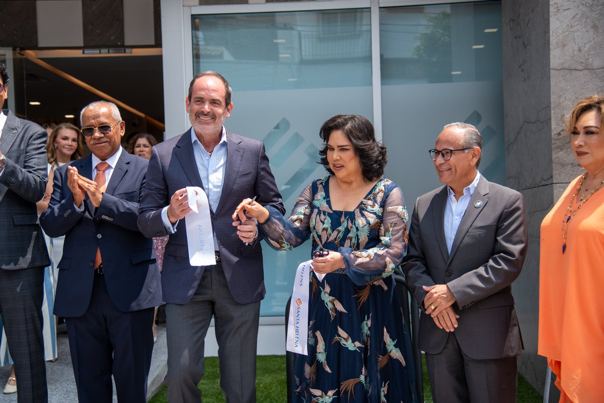 RBarbosaLaboral's tweet photo. Asistí a la inauguración del Centro Hospitalario Santa Helena🏥

La apertura de este espacio es un reflejo de que Jalisco sigue siendo un estado fuerte para la inversión, impulsando la creación de más y mejores empleos para el sector médico.

¡Mucho éxito en este gran comienzo!💼 https://t.co/vBteULsMJN