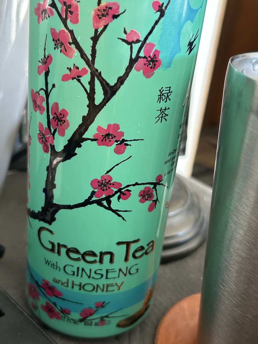 jlctrash's tweet photo. @DrinkAriZona  Sucks that I can't dm, but what is this in my tea? https://t.co/XLNXONnwCC