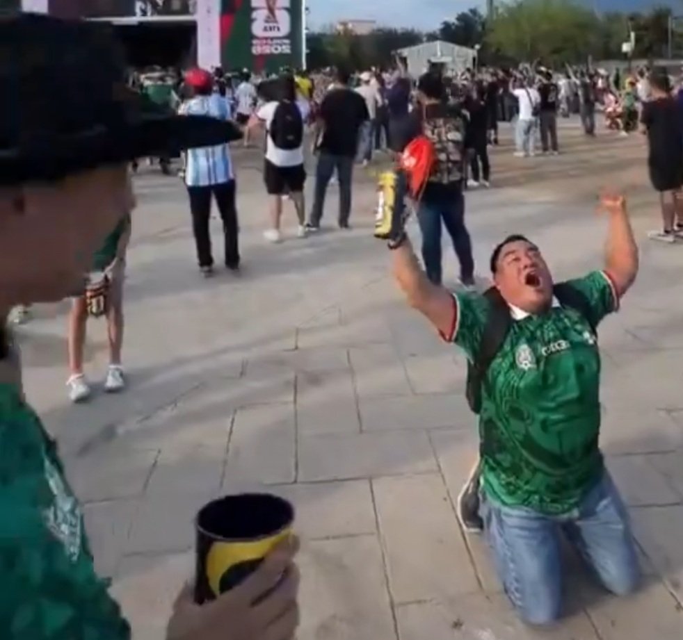 Democracia_Now's tweet photo. @perezdiazmx Ya mijo ya, ve a festejar goles de Cabo Verde... solo no te mueras festejando...
Jaja
🌮💩🌮💩🌮💩 https://t.co/ZD8OVdZF00