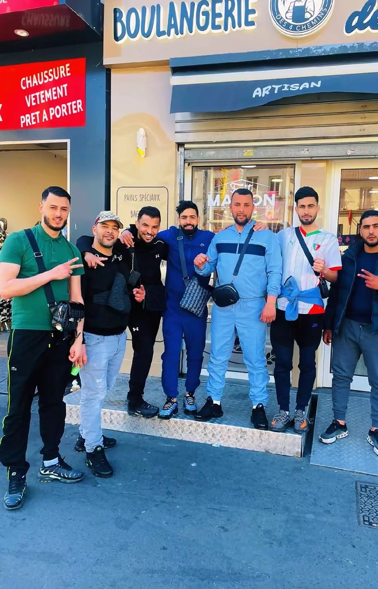 t9hart's tweet photo. il s’agit des même personnes qui ont agressé des femmes qui portaient le maillots du maroc après le match d’hier. Si vous avez des pistes sur l’identité de ces animaux DM https://t.co/mCMMgSc8in