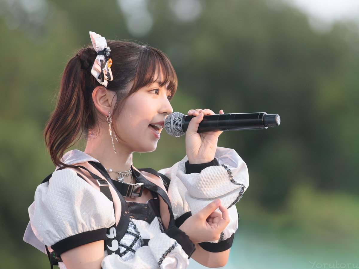 yorutoru1's tweet photo. もなみんはかっこいい。

歌う横顔。
まっすぐな視線。
ツインテール。

かわいさの奥に、ステージに立つ強さがある。
この瞬間のもなみん、本当にかっこいい。

2026.7.4
超NATSUZOME2026
海浜幕張公園Gブロック 染ステージ
#吉村萌南
#ラフラフ
#超NATSUZOME2026 https://t.co/5ubvsuZSmI