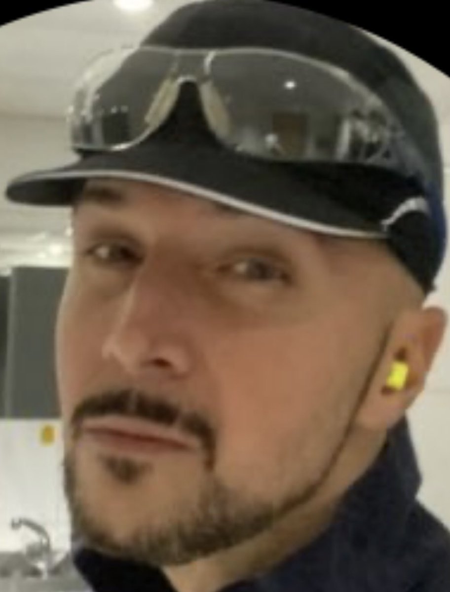 LegoOneder's tweet photo. @SorryForFlexing @Artur_Wasz @Anc_Aesthetics Does this look like the face of a retard who would ask how mirrors work? https://t.co/cAYvMo714v