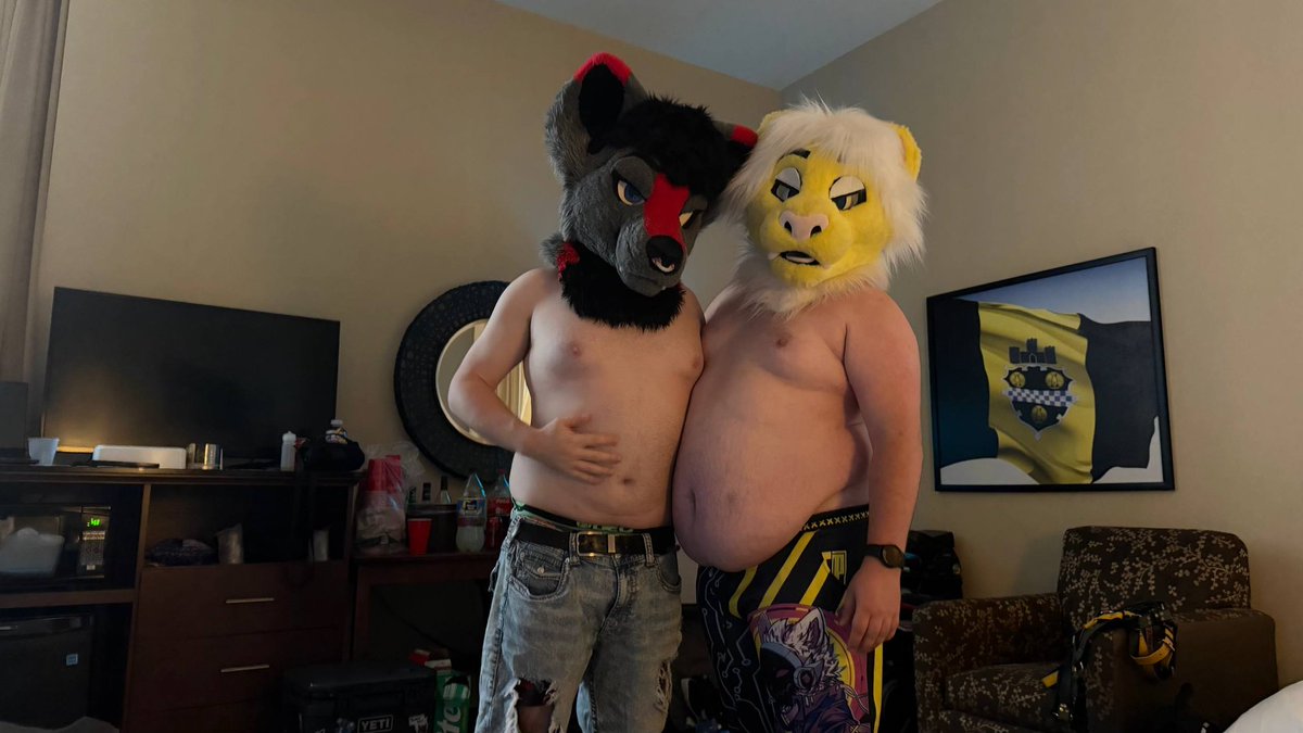 SunnysAGoodBoy's tweet photo. Got a bit hot at Anthrocon. Needed to cool down. 

#anthrocon #ac2026 #anthrocon2026 #furry #fursuit https://t.co/GX4fnSB6Az