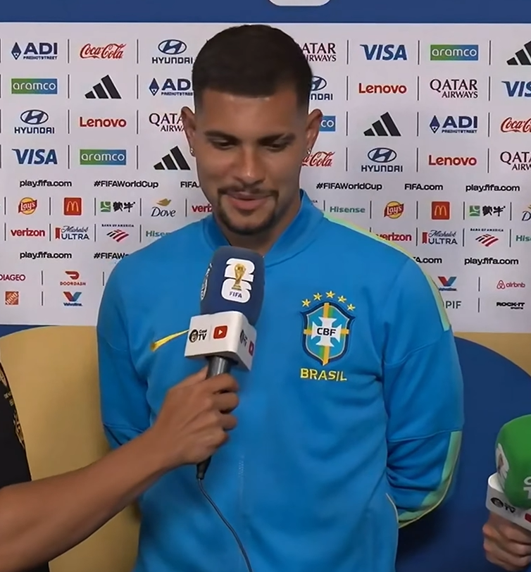 futtmais's tweet photo. Bruno Guimarães respondeu à declaração de Haaland, que afirmou ser "muito difícil ganhar do Brasil":

"Ele é muito malandro no que fala. Tira a responsabilidade deles e coloca na gente. Sendo muito sincero, eu não ligo para o que as pessoas falam. O futebol é decidido dentro de campo, 11 contra 11. Vai ser um grande jogo. Mas, como eu falei, ele é malandro."  

📸 Divulgação/CazéTV