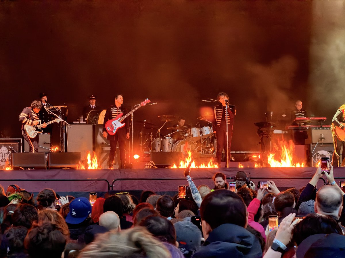 tonymcguire's tweet photo. MCR putting on a show for the ages in Glasgow. Long live the Black Parade! 
🔥🔥🔥
It had a piper, executions and Ambulance - all the ingredients of a braw night out
#spicebag #BlackParadeXX https://t.co/J7Bb5NzL70